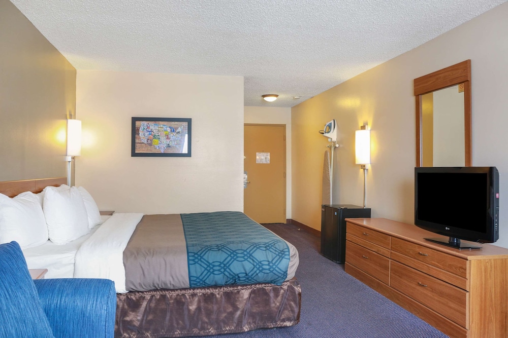 Econo Lodge Darien Lakes 25/46