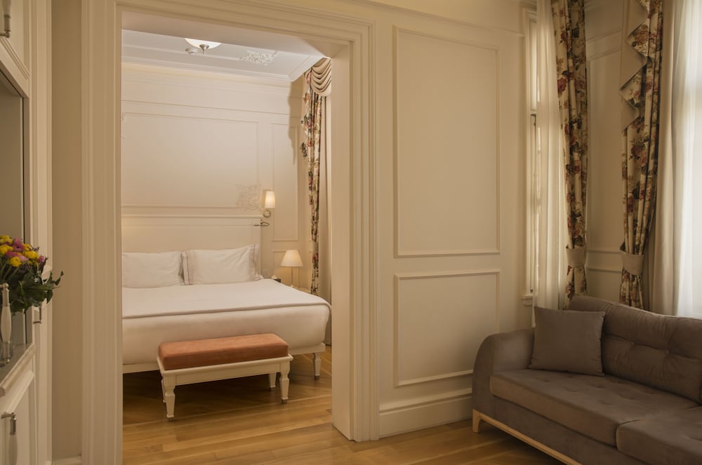 Corinne Hotel 38/50