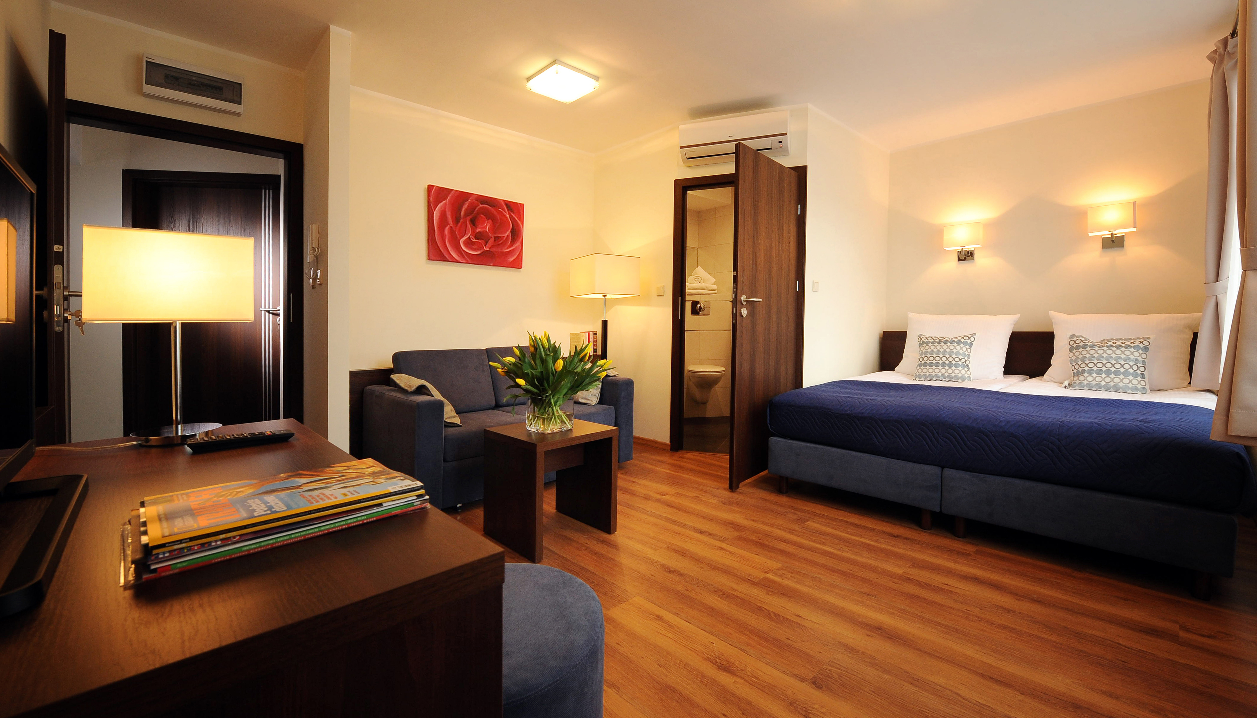 ROOM, DOUBLE BED