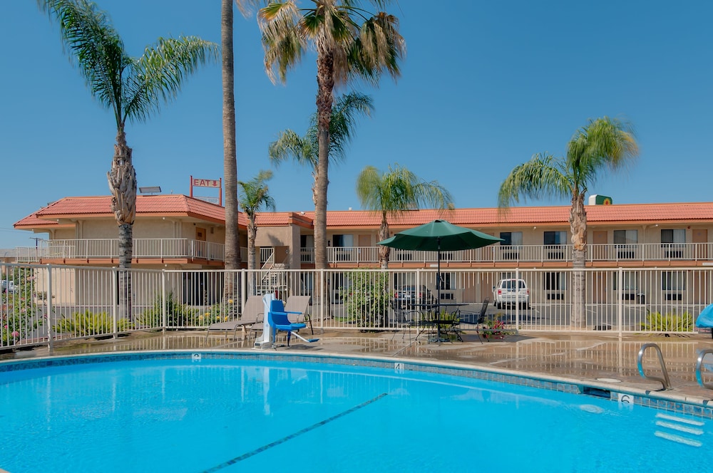Vagabond Inn Bakersfield North 32/36