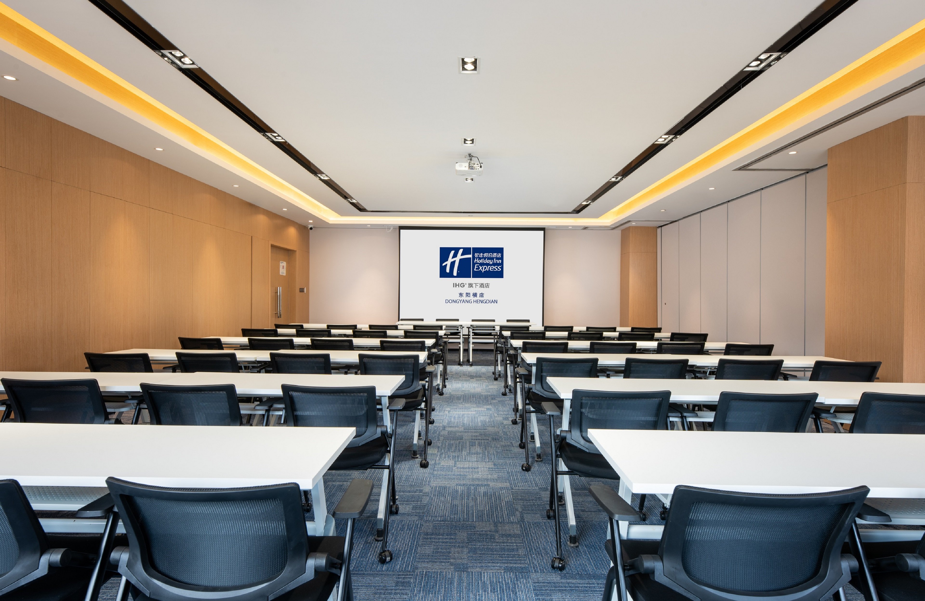 HOLIDAY INN EXPRESS Dongyang Hengdian 45/52