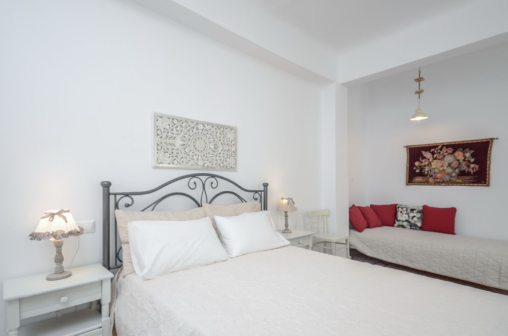 Naxos Center Houses 12/50