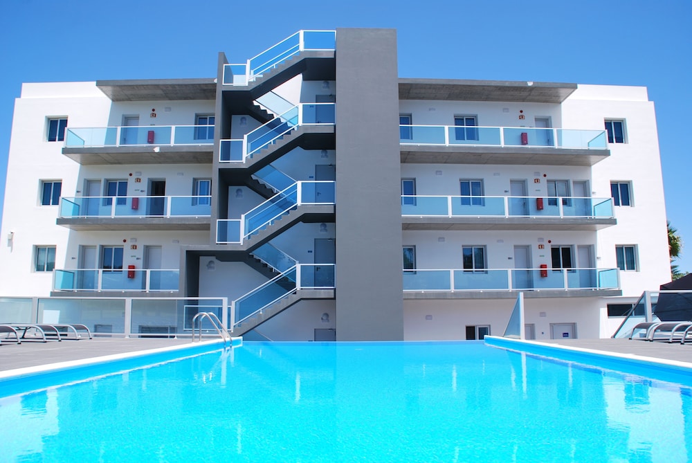 WHALES BAY HOTEL APARTAMENTOS in CAPELAS