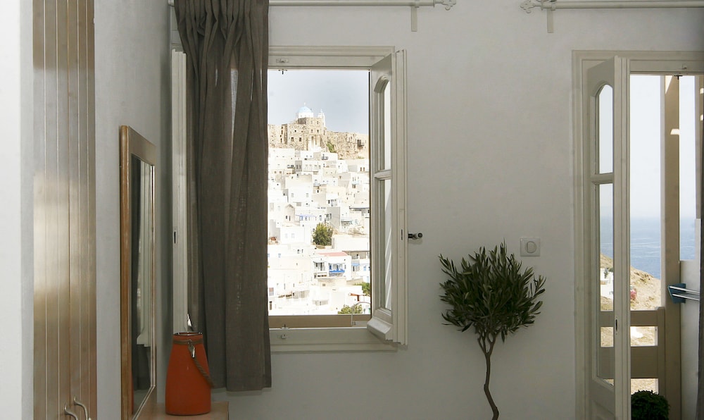 Anatoli Luxury Studios & Suites 39/50