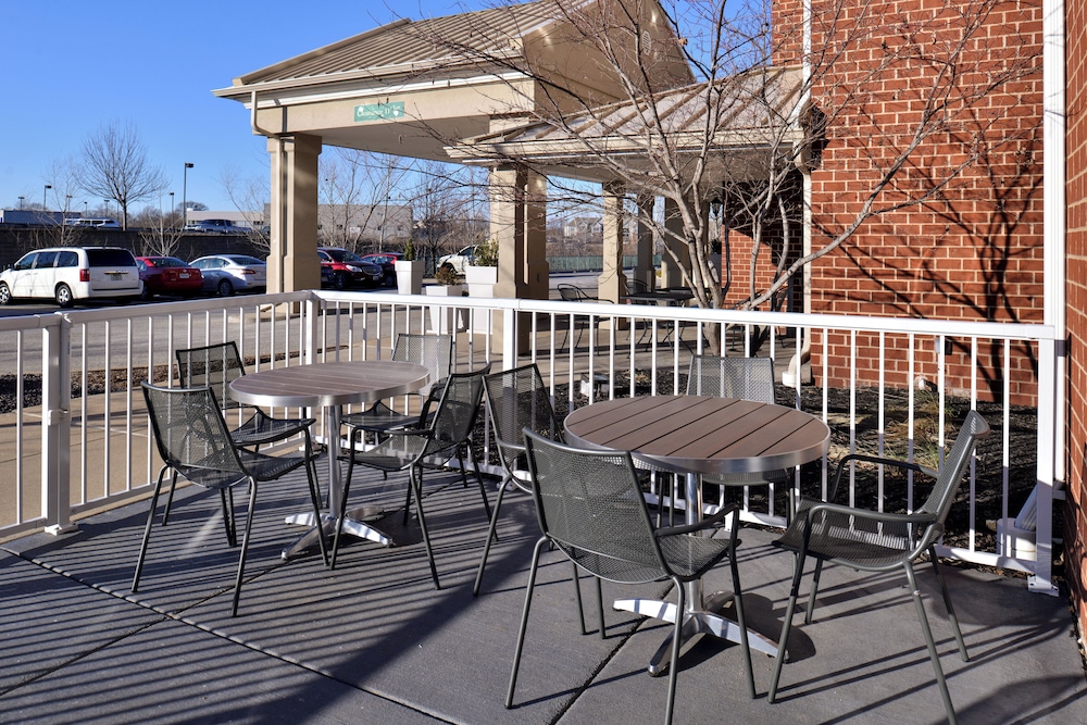 Holiday Inn Express Hotel & Suites St. Louis West-O Fallon 48/71