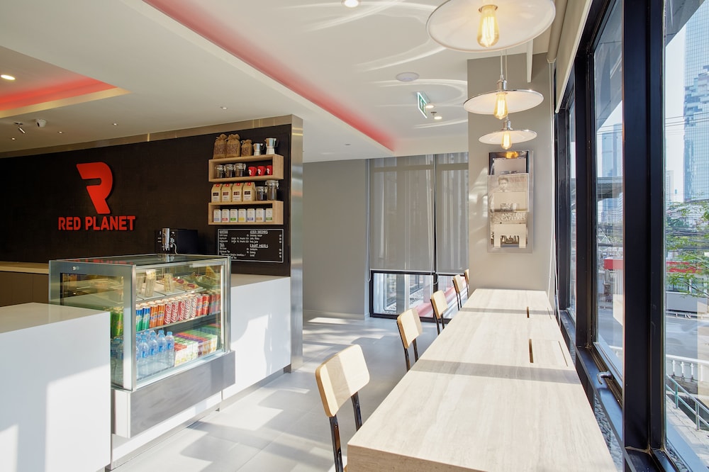 Easy Planet Bangkok Surawong 60/66