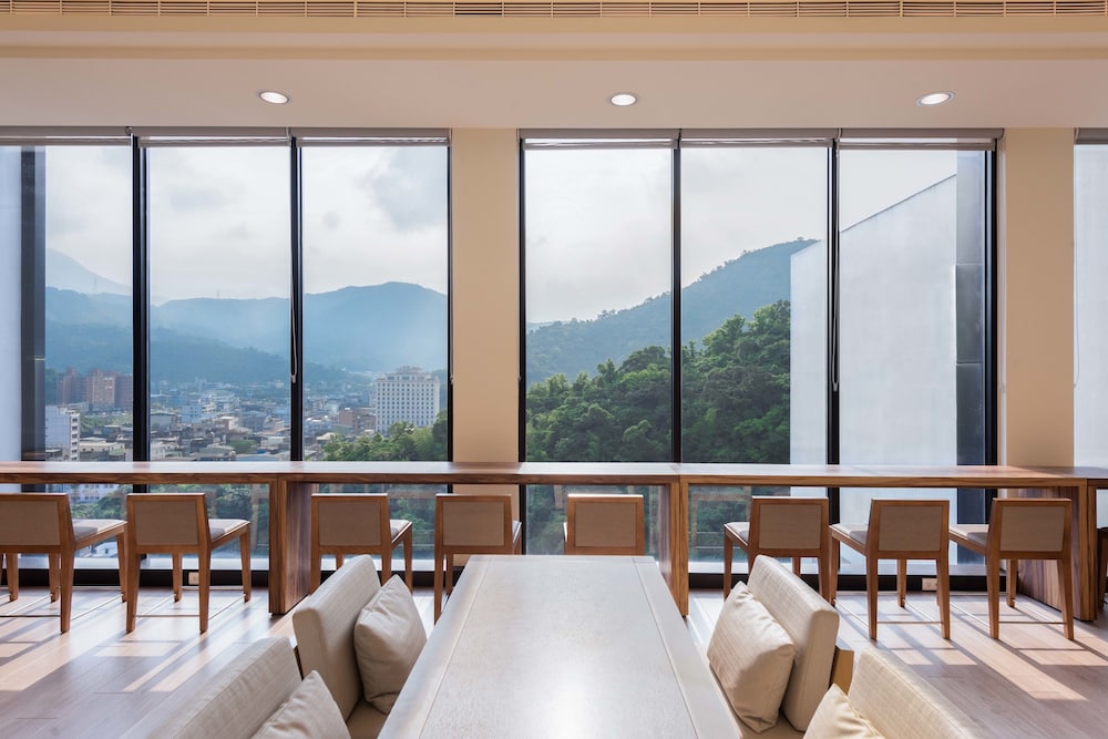 Lakeshore Hotel Suao 50/62