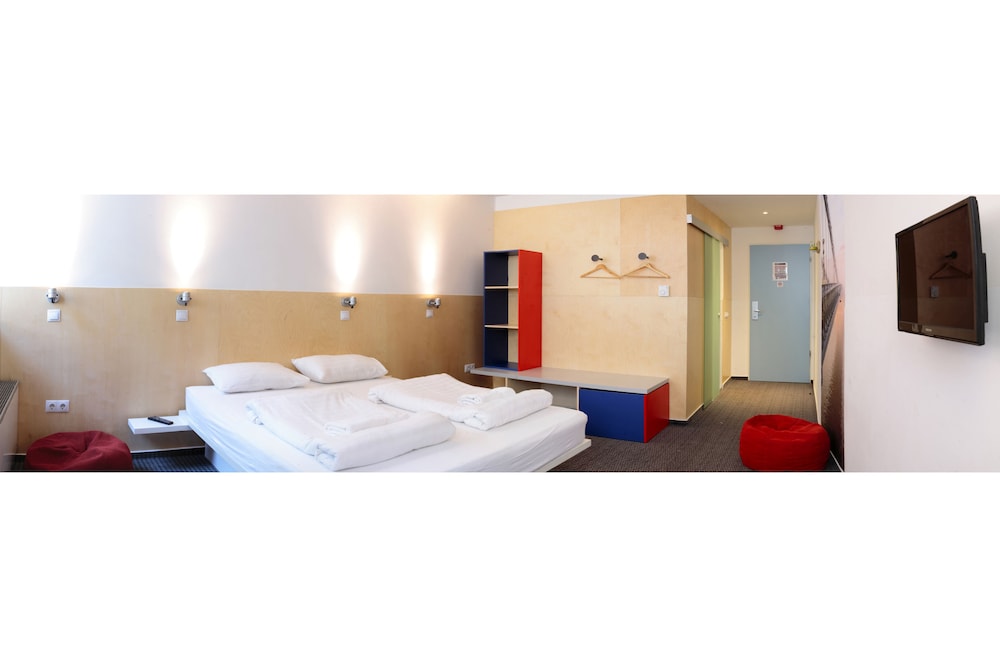 Maverick City Lodge Hostel 23/60