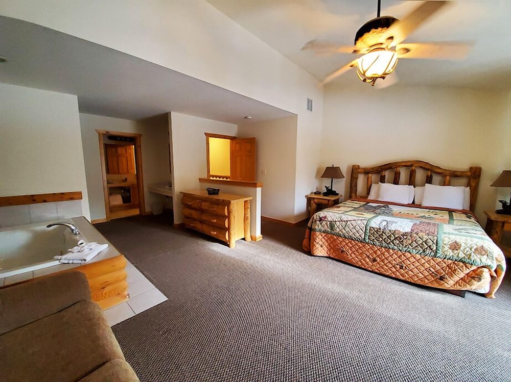 Grand Bear Resort at Starved Rock 14/57