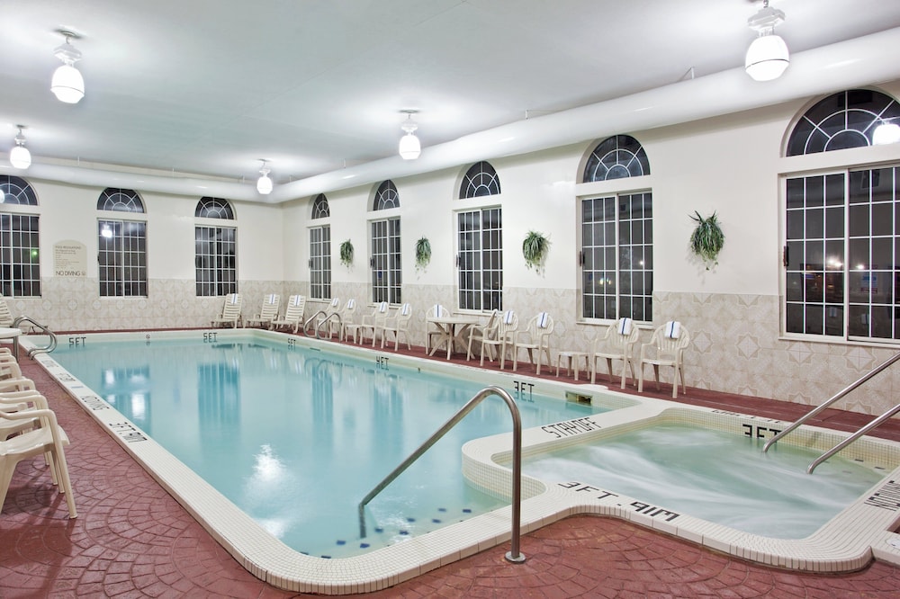HOLIDAY INN EXPRESS BIRCH RUN(FRANKENMUTH AREA) 30/50