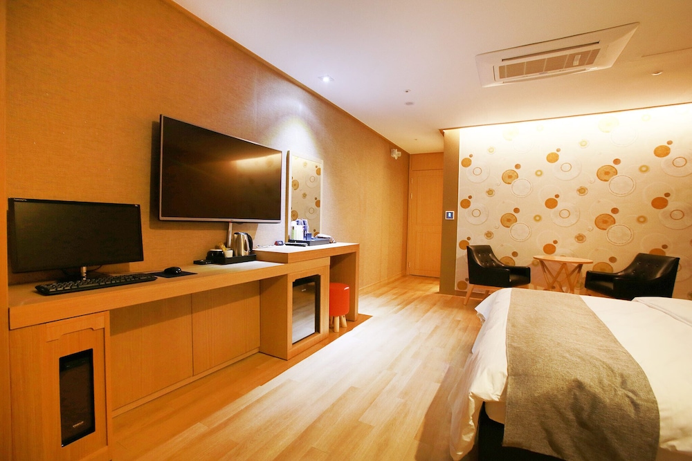 Hotel Golden Hill 3/65