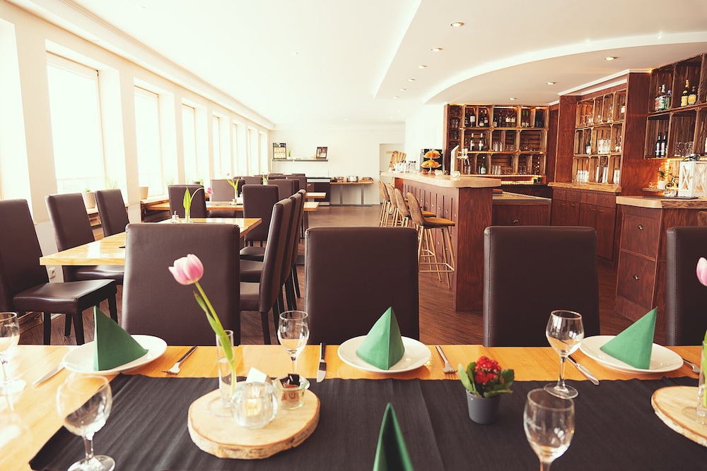 LIEBLINGSPLATZ, MEIN BERGHOTEL 35/50