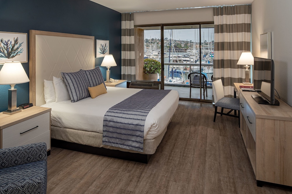 Bay Club Hotel & Marina 22/65