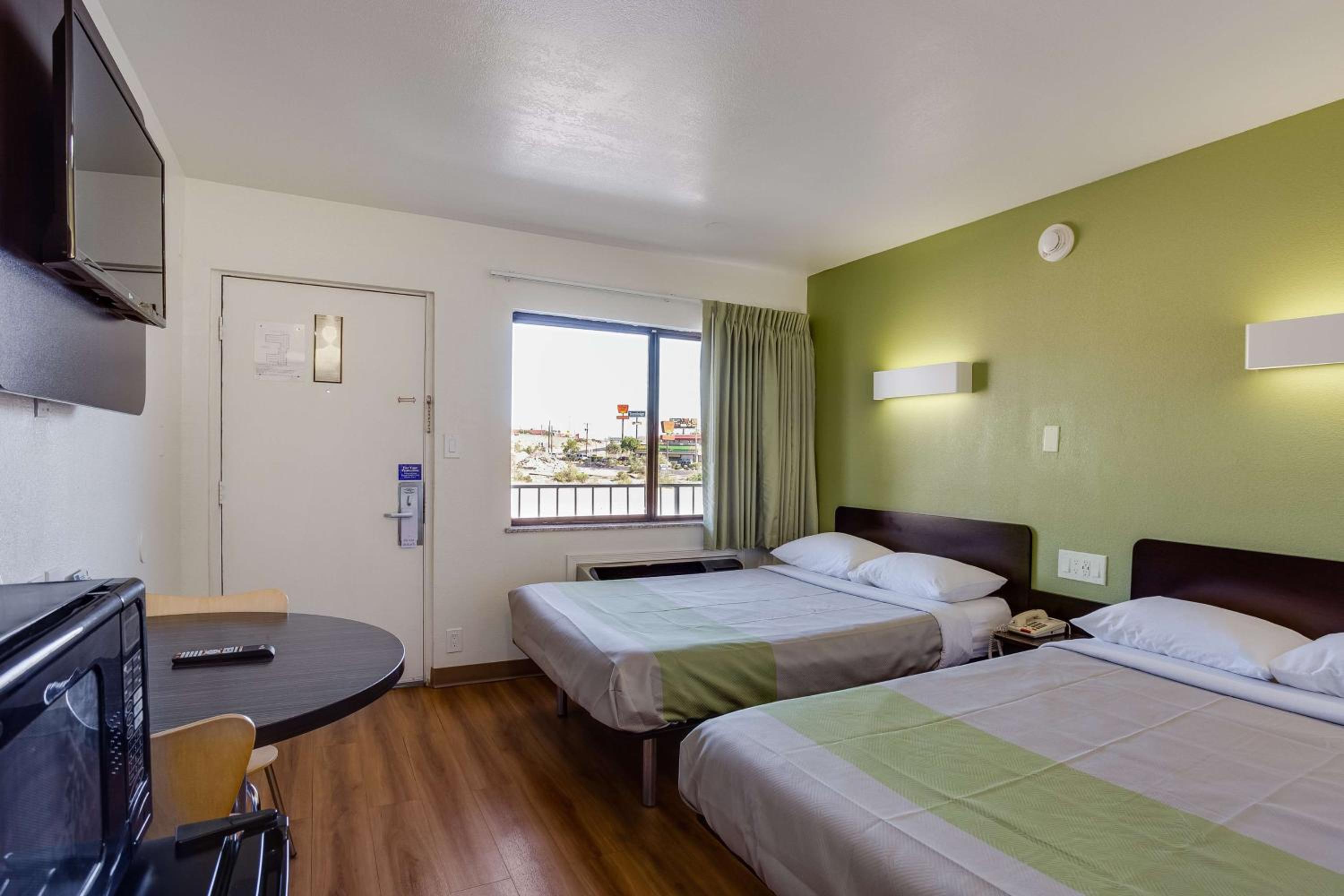 ROOM, QUADRUPLE