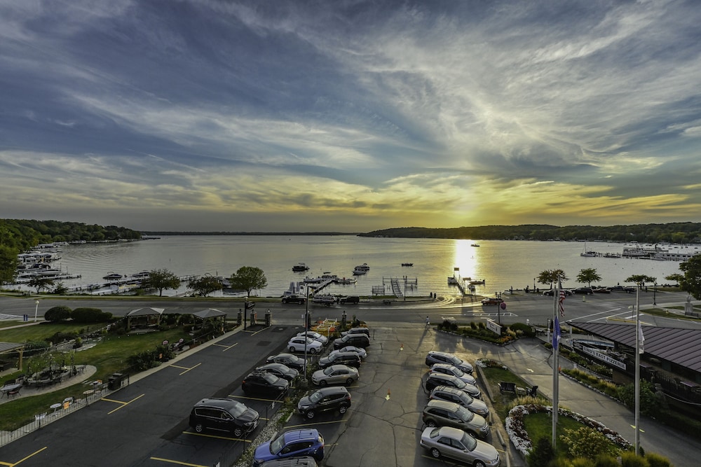 Harbor Shores on Lake Geneva 44/50
