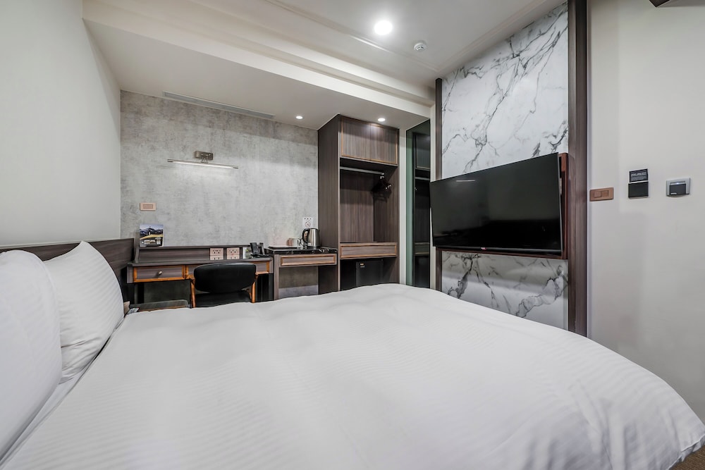 STANDARD, DOUBLE BED, NO WINDOW