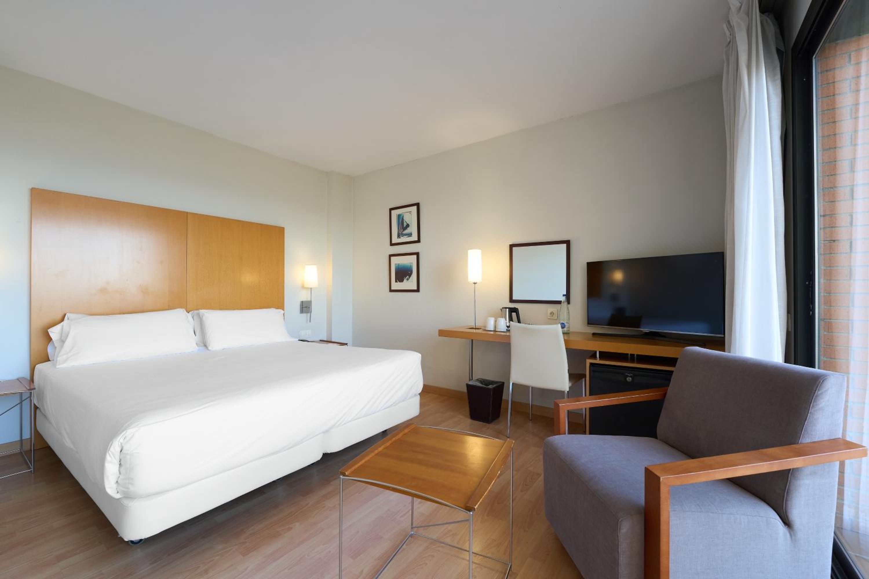 Superior, King Bed, Terrace, Catalonia Barcelona Beach 4/7