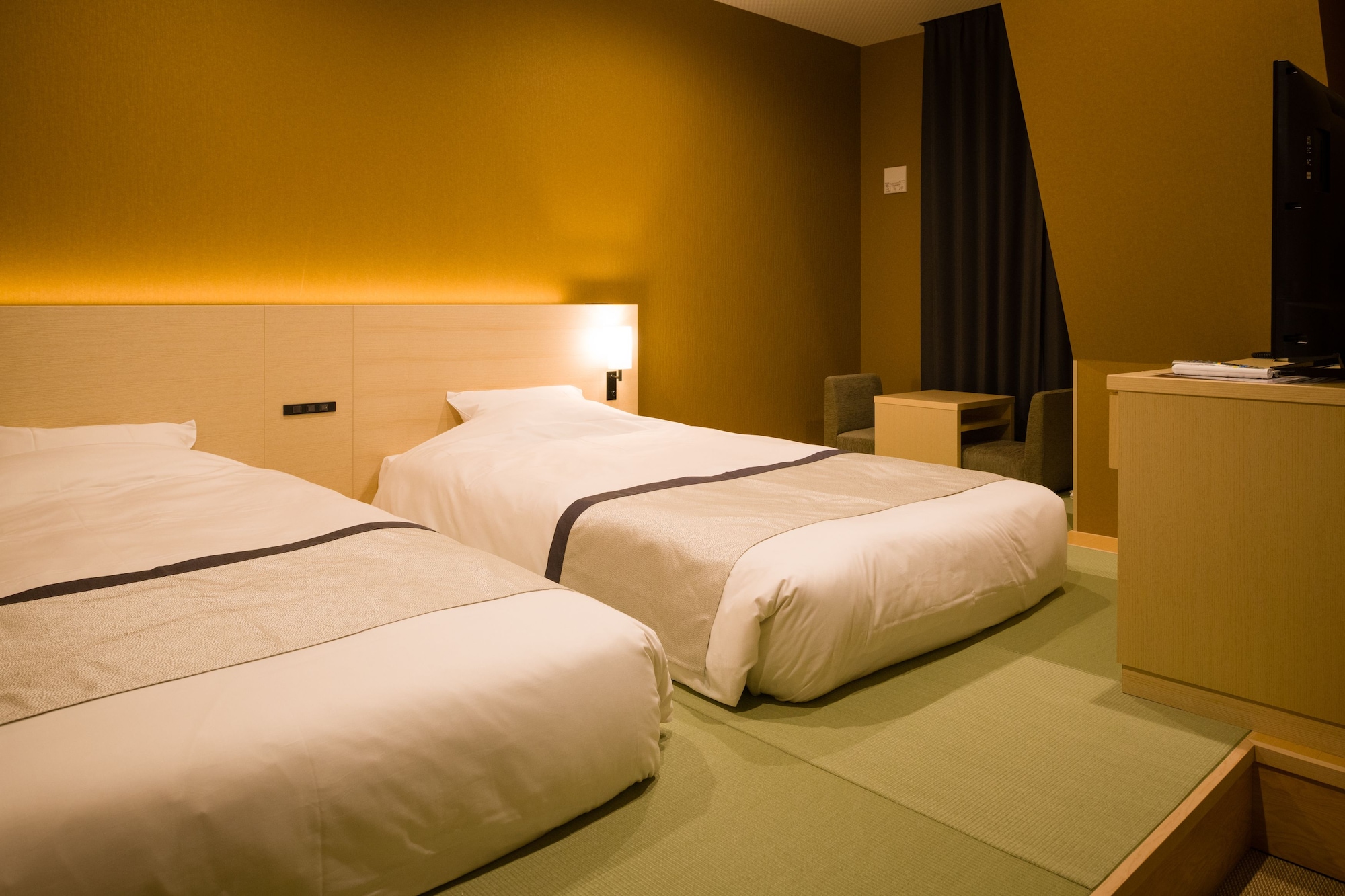 JAPANESE, MODERN, TWIN BEDS
