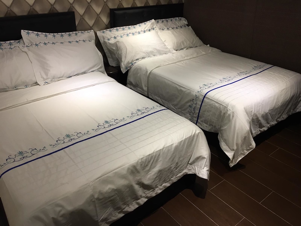 California Hotel 29/50