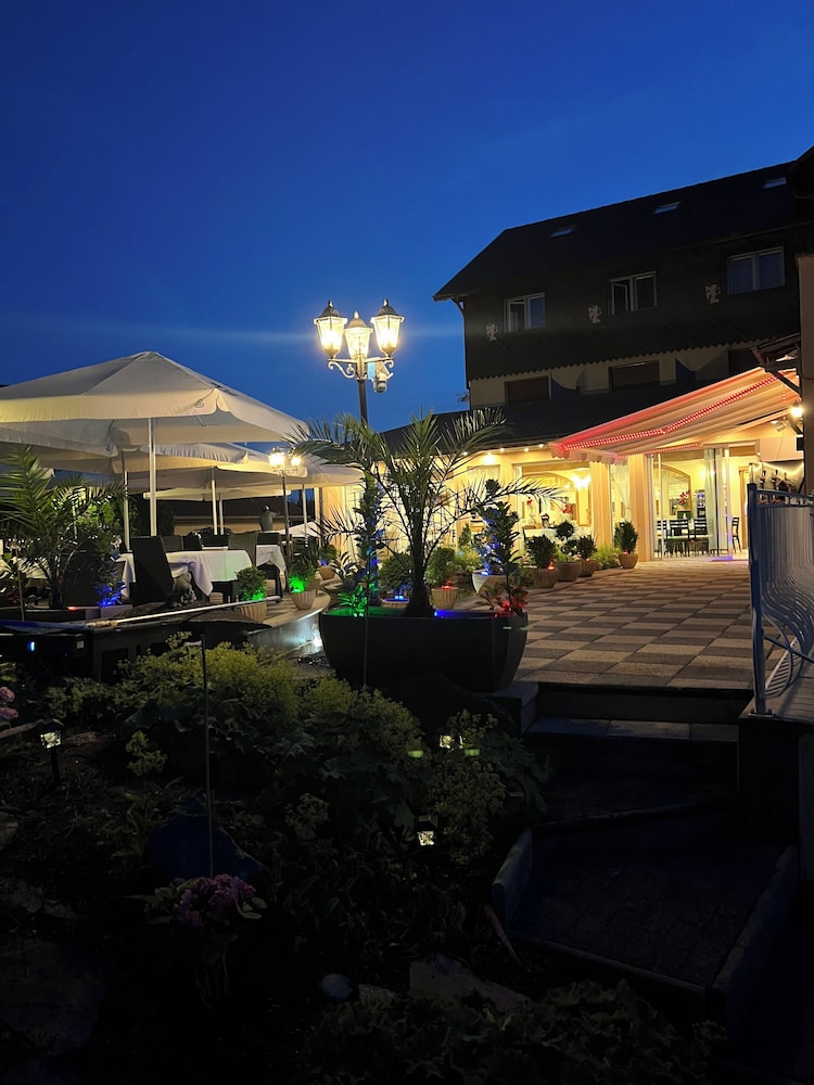 LOGIS HOTEL DES ROCHES 56/60