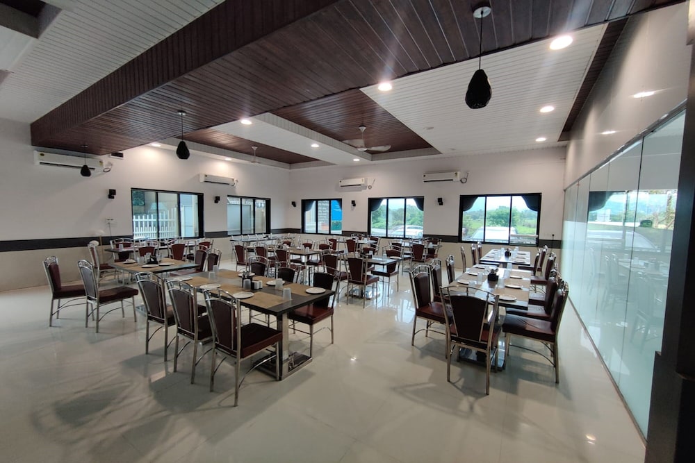 Paramount Riverfront Resort and Spa 35/50