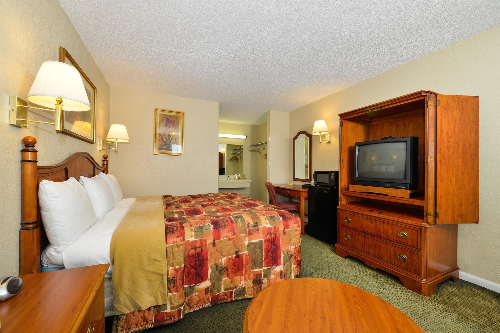 Room, King Bed, Smoking, Accessible