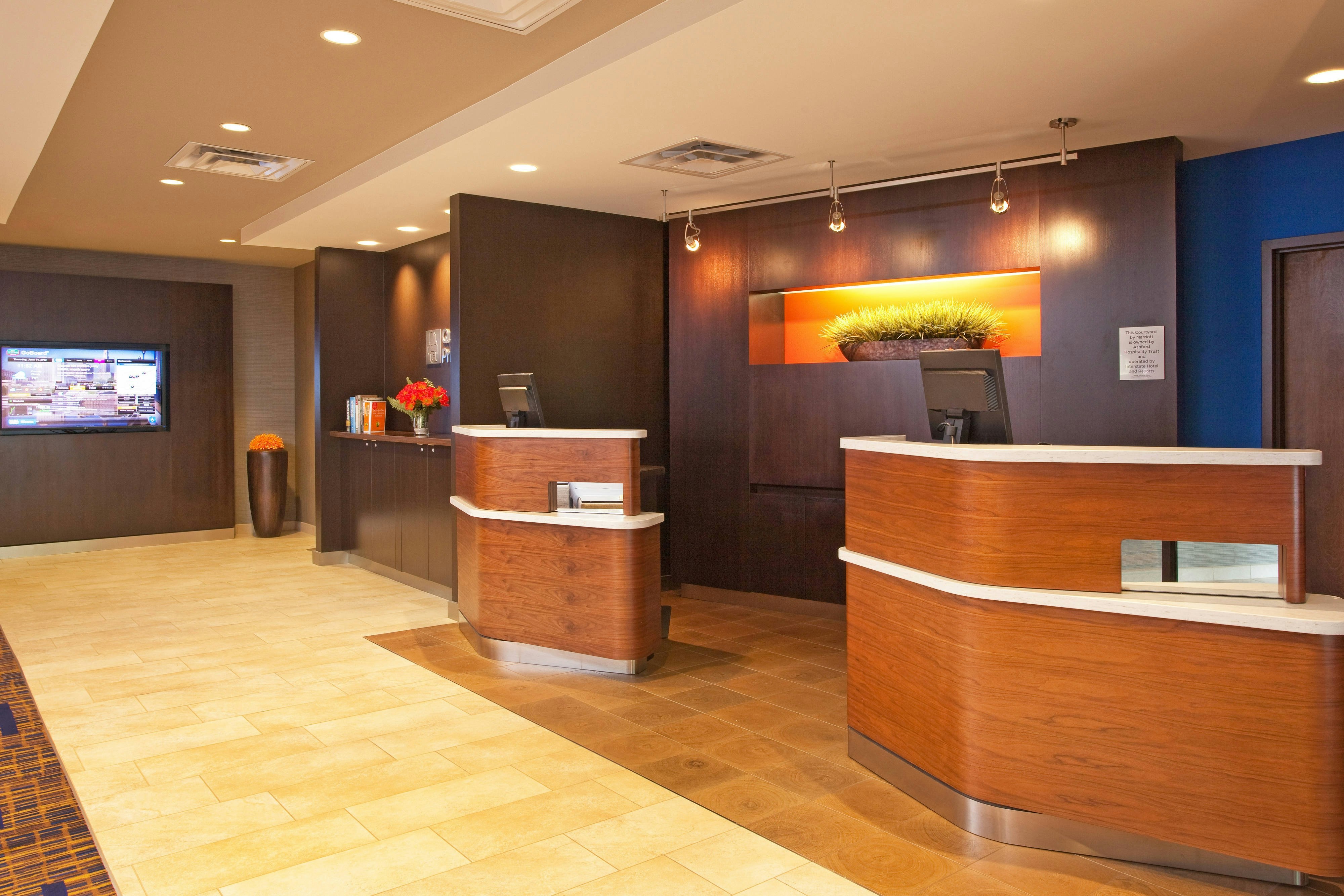 Lobby at Courtyard by Marriott Hartford Manchester, MANCHESTER - CT