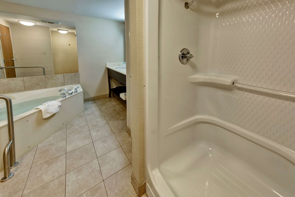 Hampton Inn Clarksville 24/77
