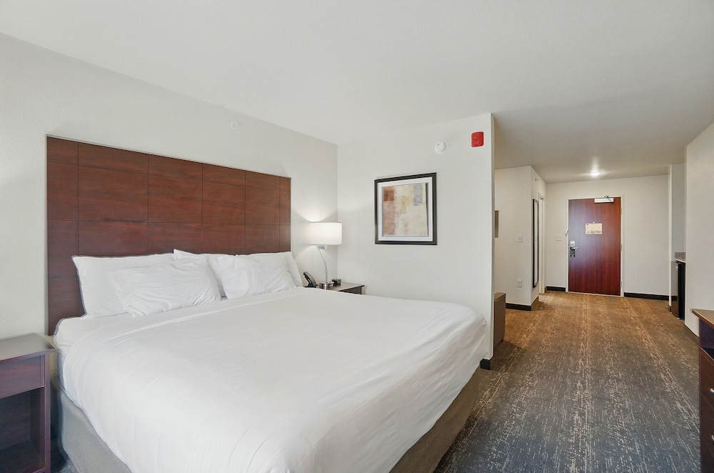 Cobblestone Hotel & Suites - Russells Point at Indian Lake 8/50
