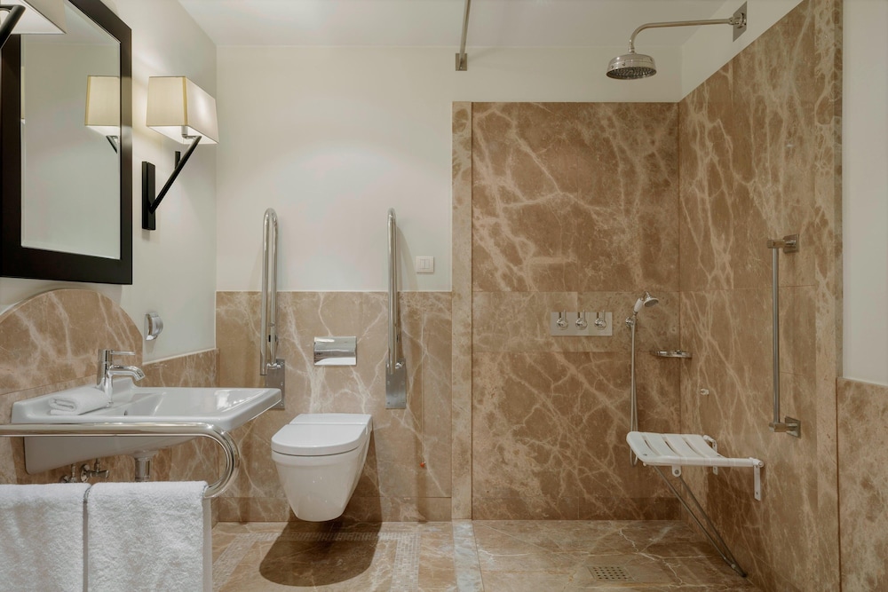 Deluxe, King Bed, Augustine Hotel Prague 7/10