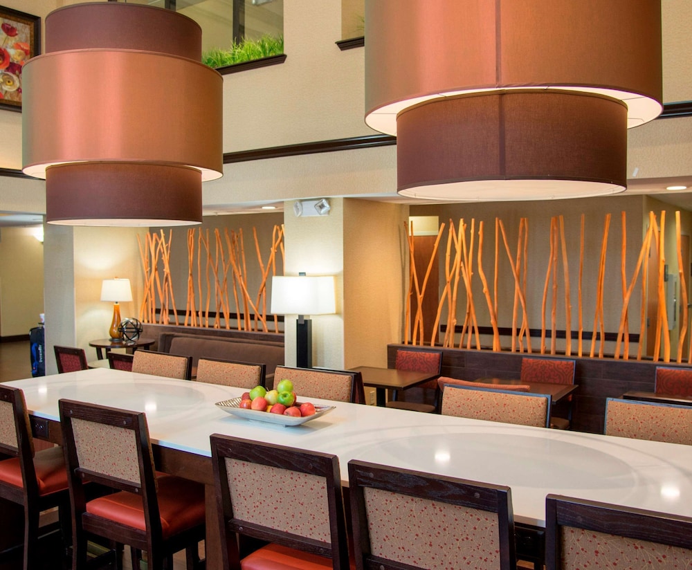 Hampton Inn Houston-Pearland 64/81