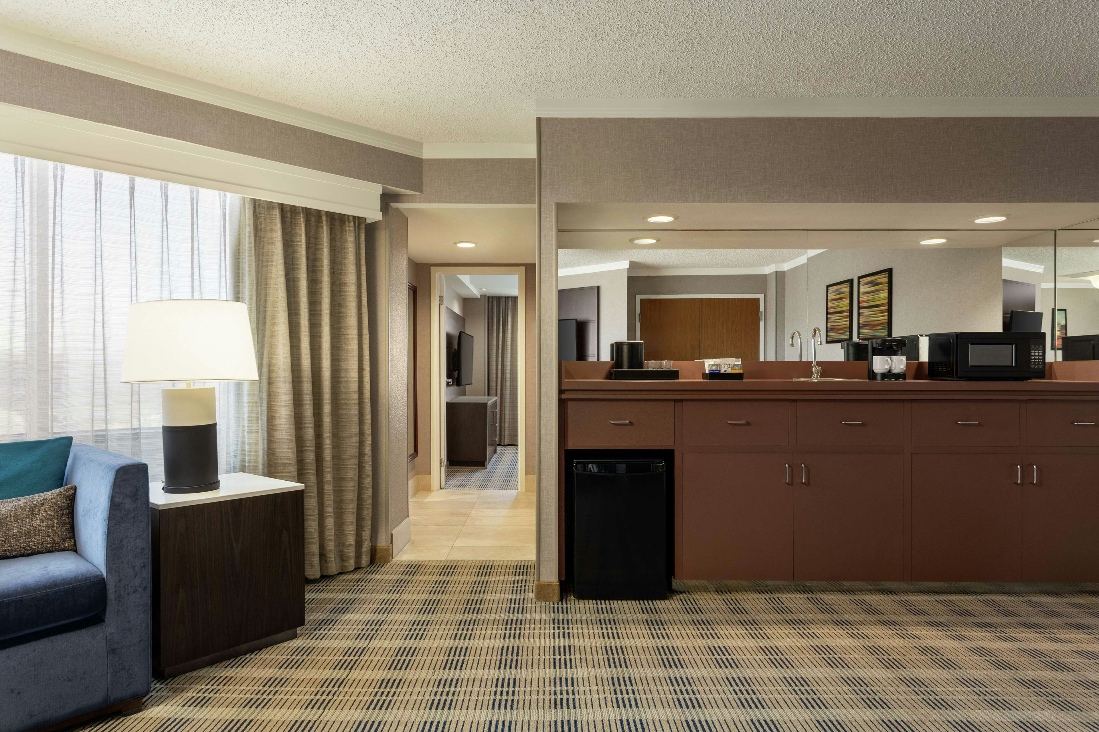 Embassy Suites by Hilton Kansas City Overland Park 5/50