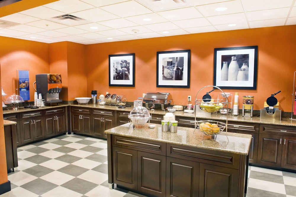 Hampton Inn Evansville Airport 46/70