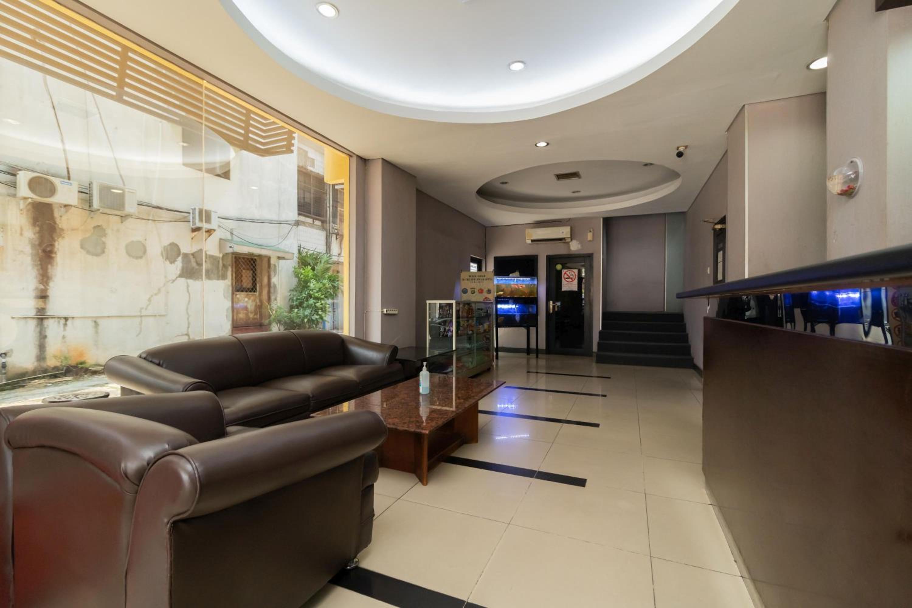 OYO 180 Hotel Mirah (Mirah Hotel) 35/55