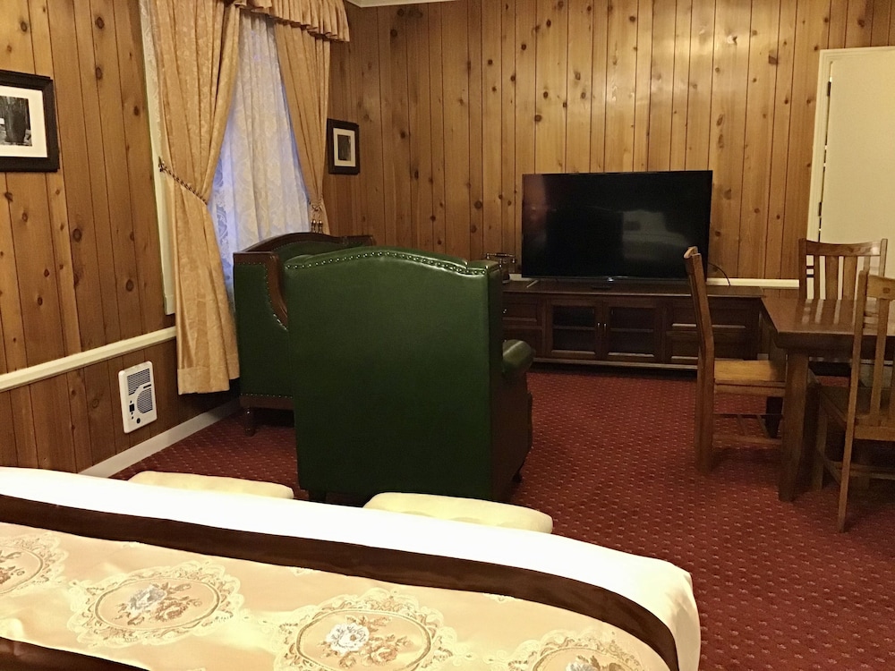 Eureka Inn, Trademark Collection by Wyndham 62/67