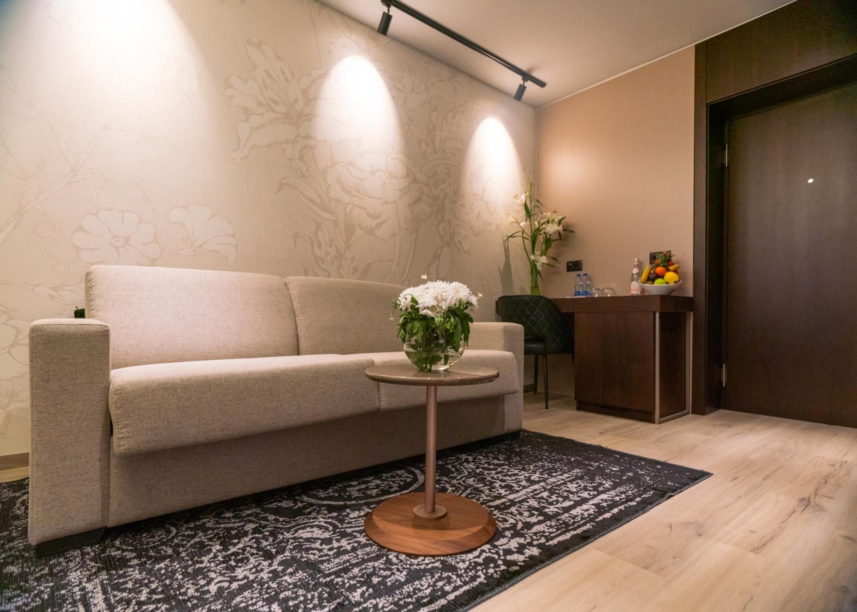 Emery Hotel Pristina 33/50