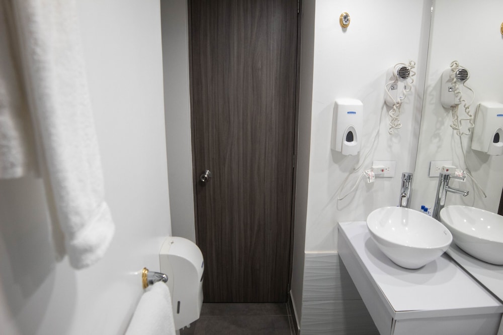 Aparta Suites Torre Poblado 35/40