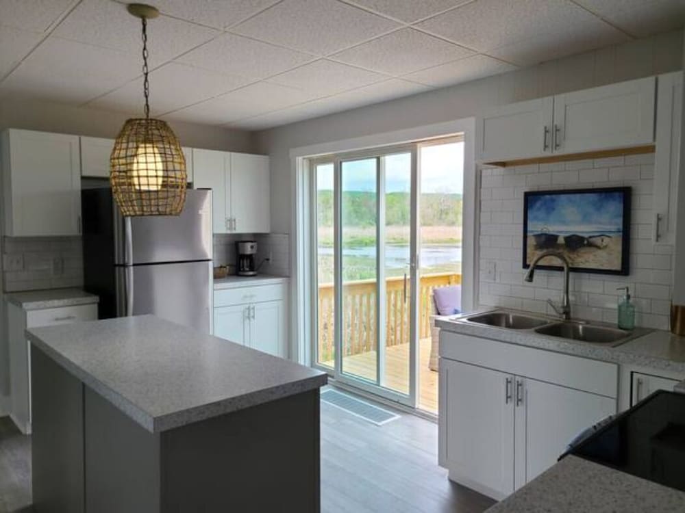 Coastal Inn 6/36
