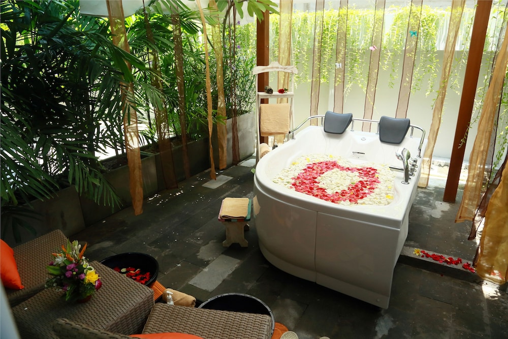 b Hotel Bali & Spa 41/73