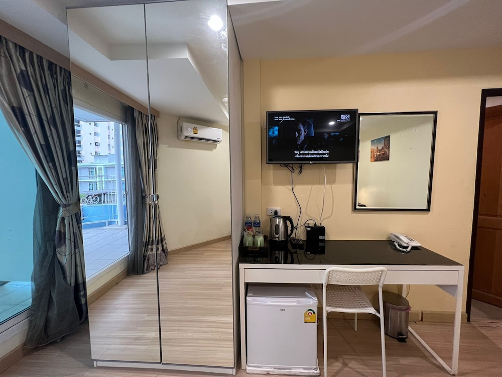 V Check Inn Sukhumvit 22 42/54