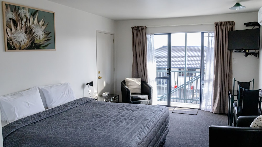 Studio, King Bed