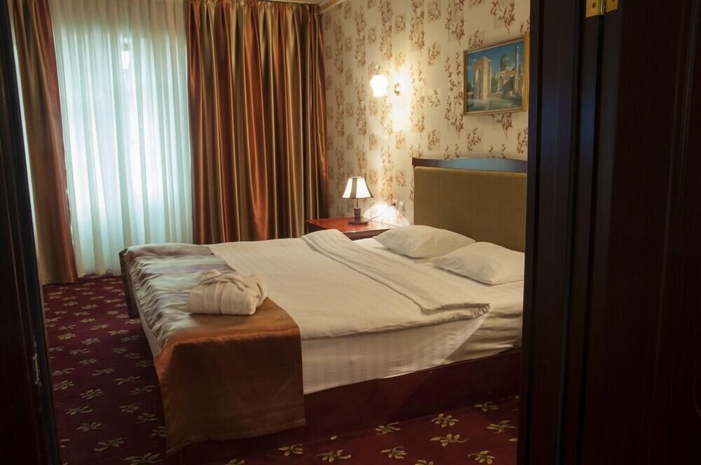Golden Valley Hotel 4/30