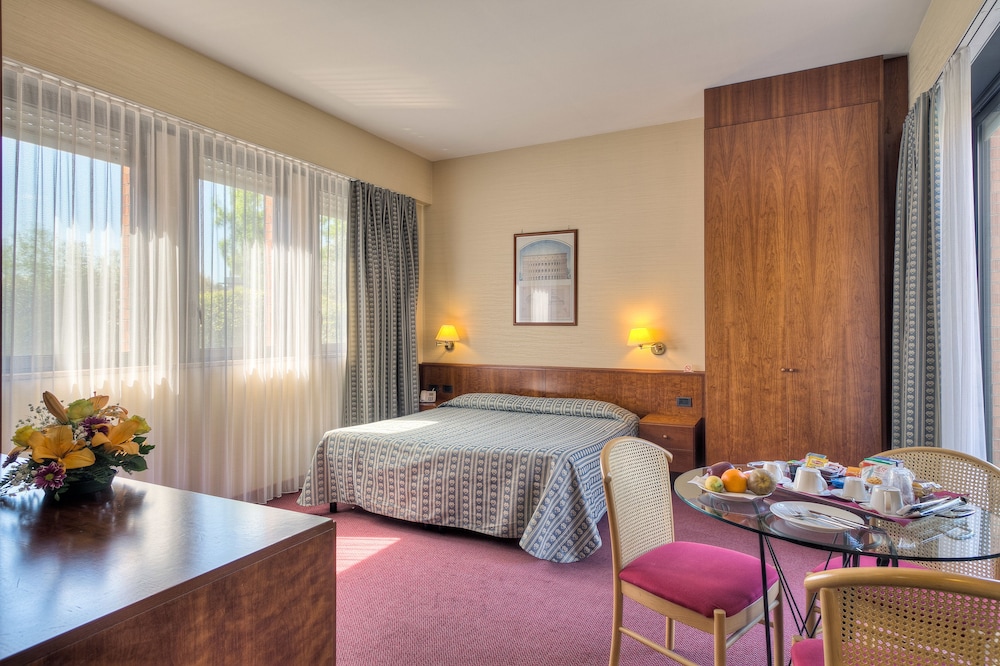 Petra Hotel And Residence 11/60