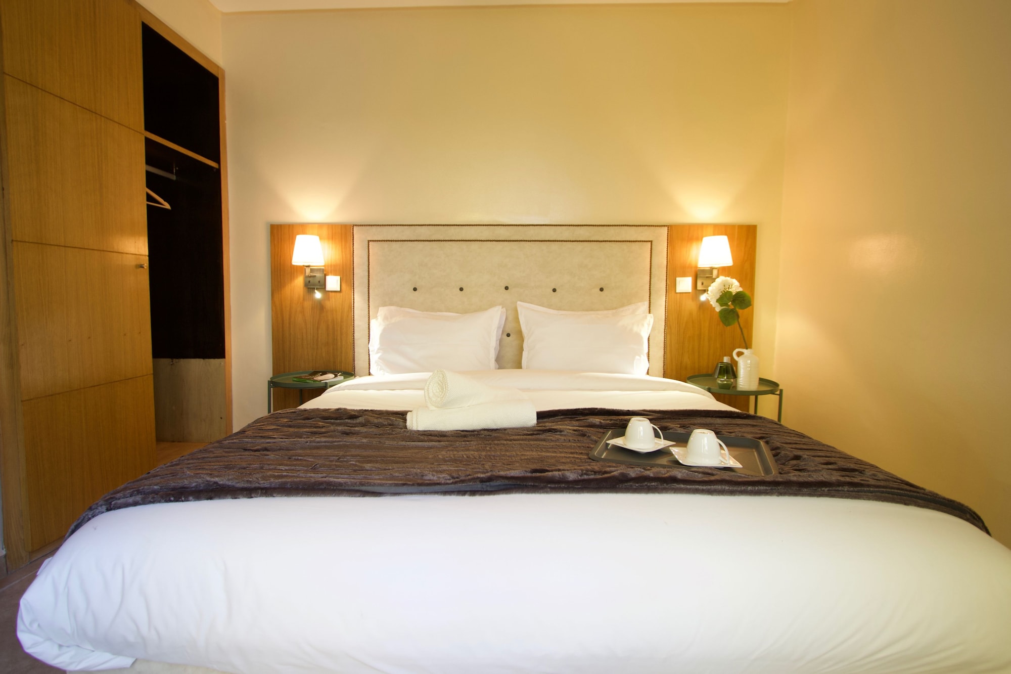 DELUXE, SUITE