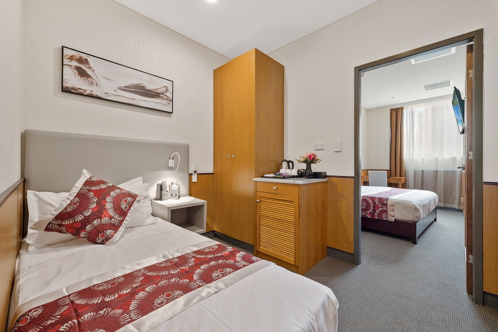 Premium, Family, 1 Queen and 1 Single Bed