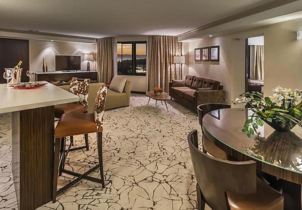 Ballys Lake Tahoe Casino Resort (Ex MontBleu Resort Casino and Spa) 45/68