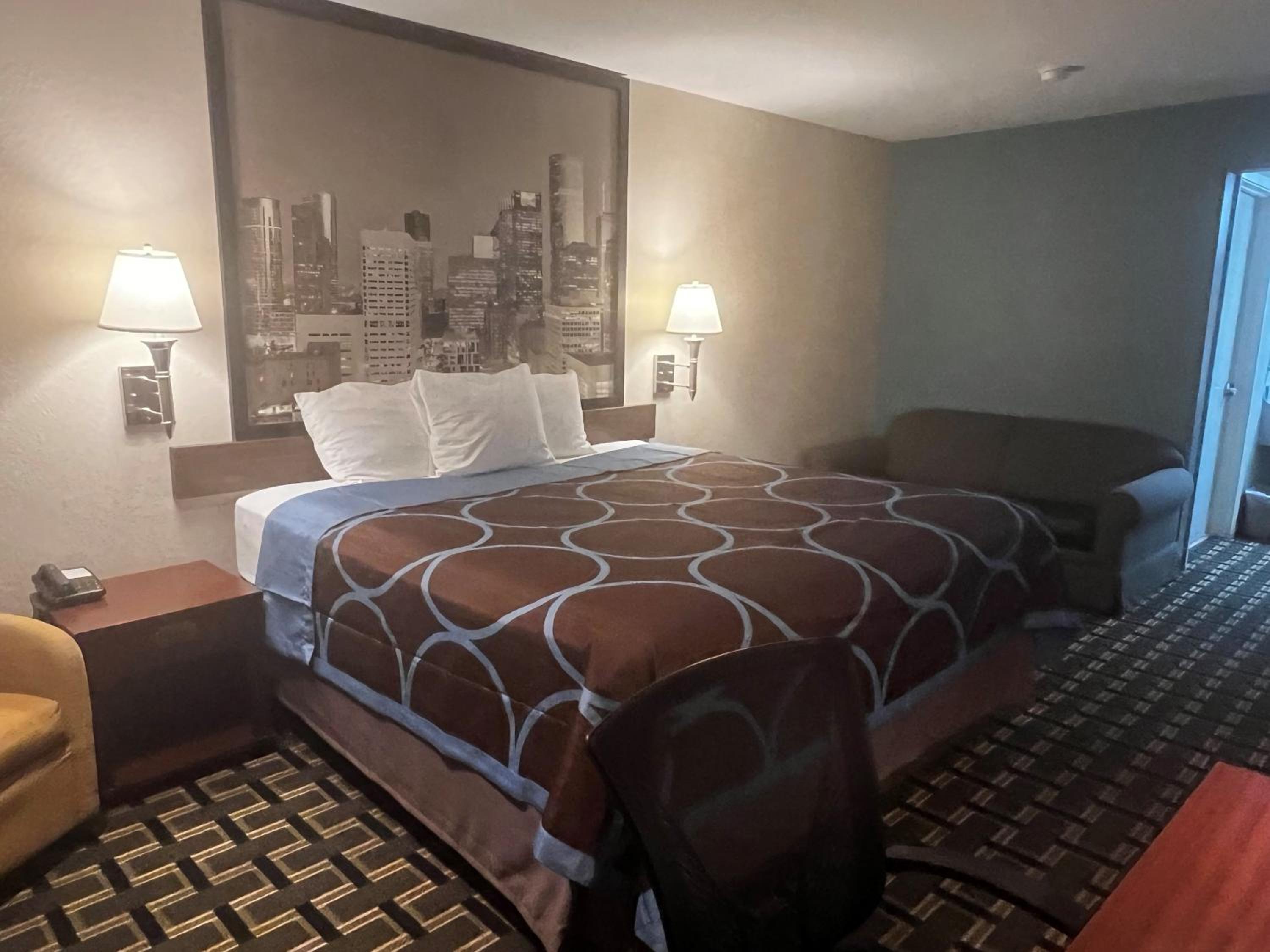 Hotel Baytown/I-10 24/56