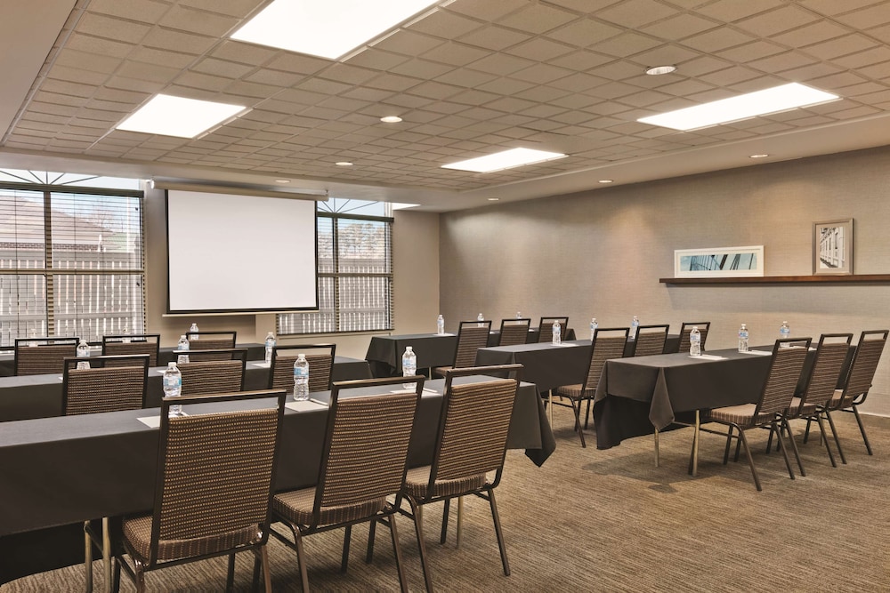 Country Inn and Suites by Radisson, Petersburg, VA 31/34