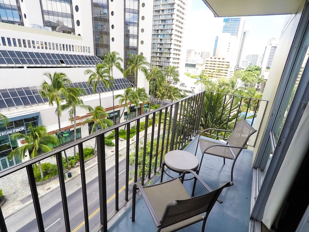 Ohia Waikiki Studio Suites 69/99