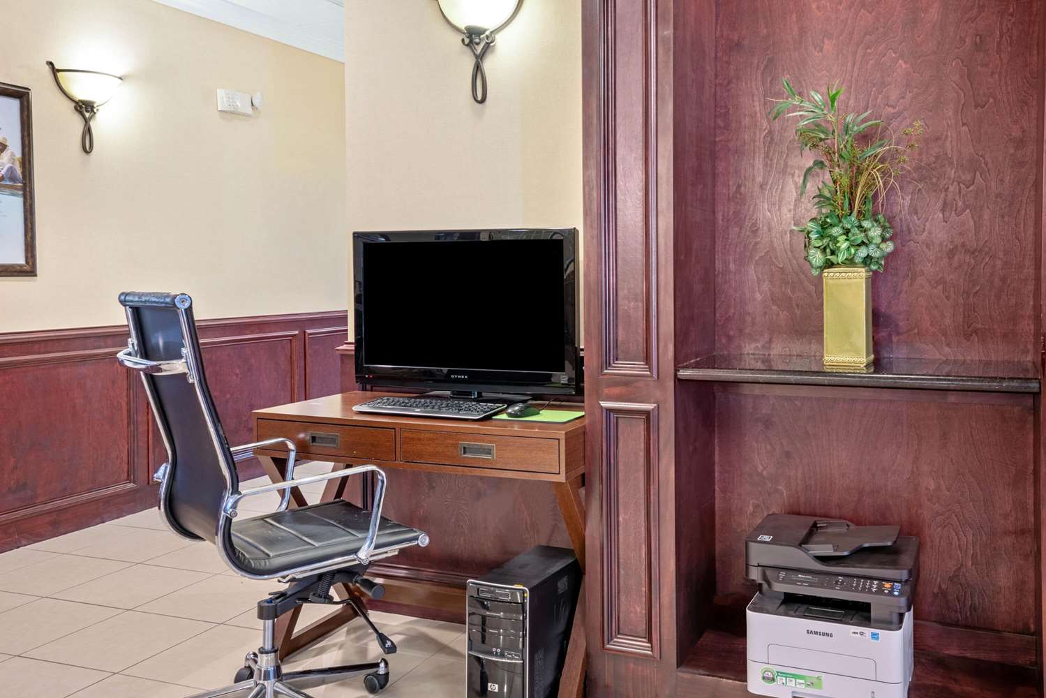 La Quinta Inn & Suites by Wyndham Houston - Magnolia 40/48